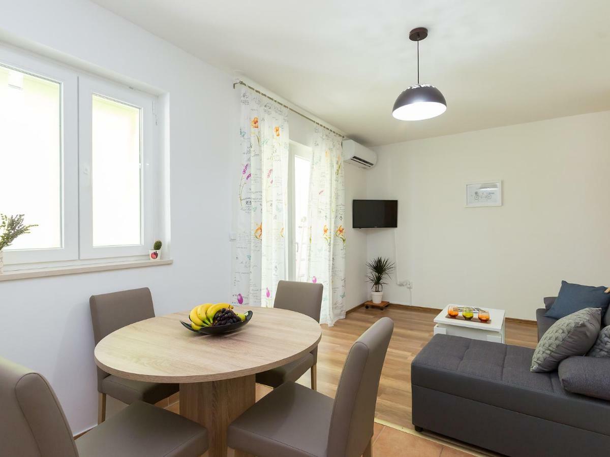 Apartment Lory'S Place Пула Екстериор снимка