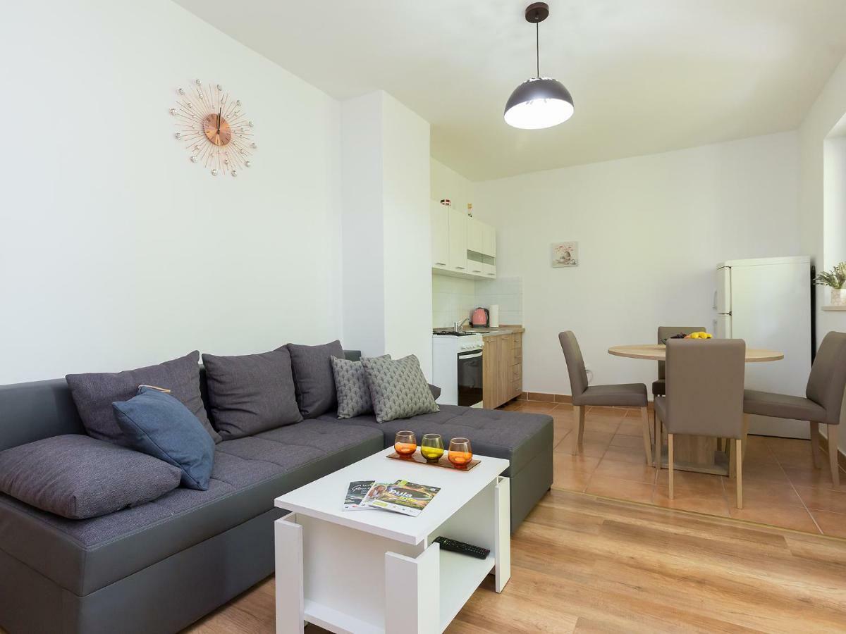 Apartment Lory'S Place Пула Екстериор снимка