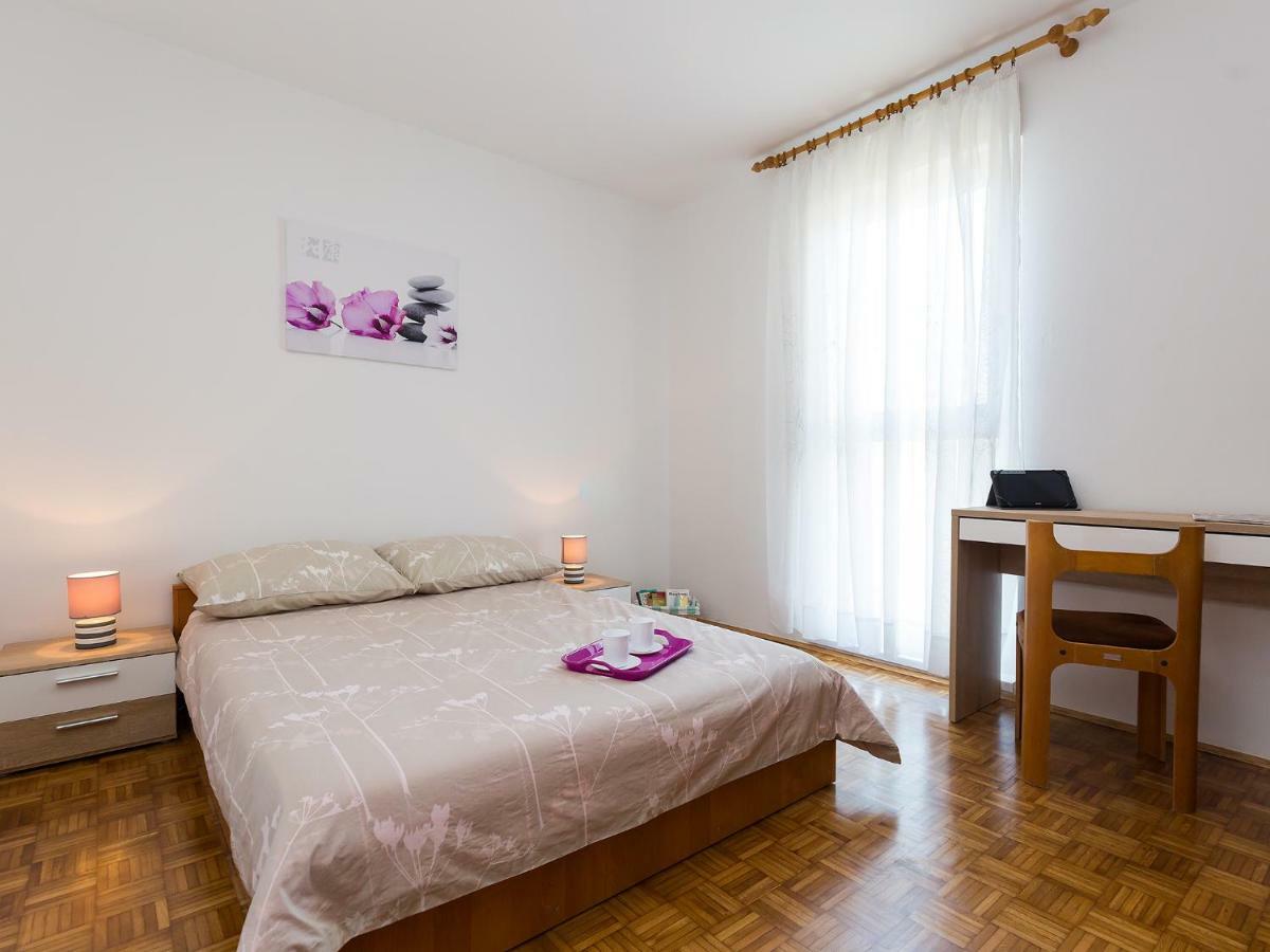 Apartment Lory'S Place Пула Екстериор снимка